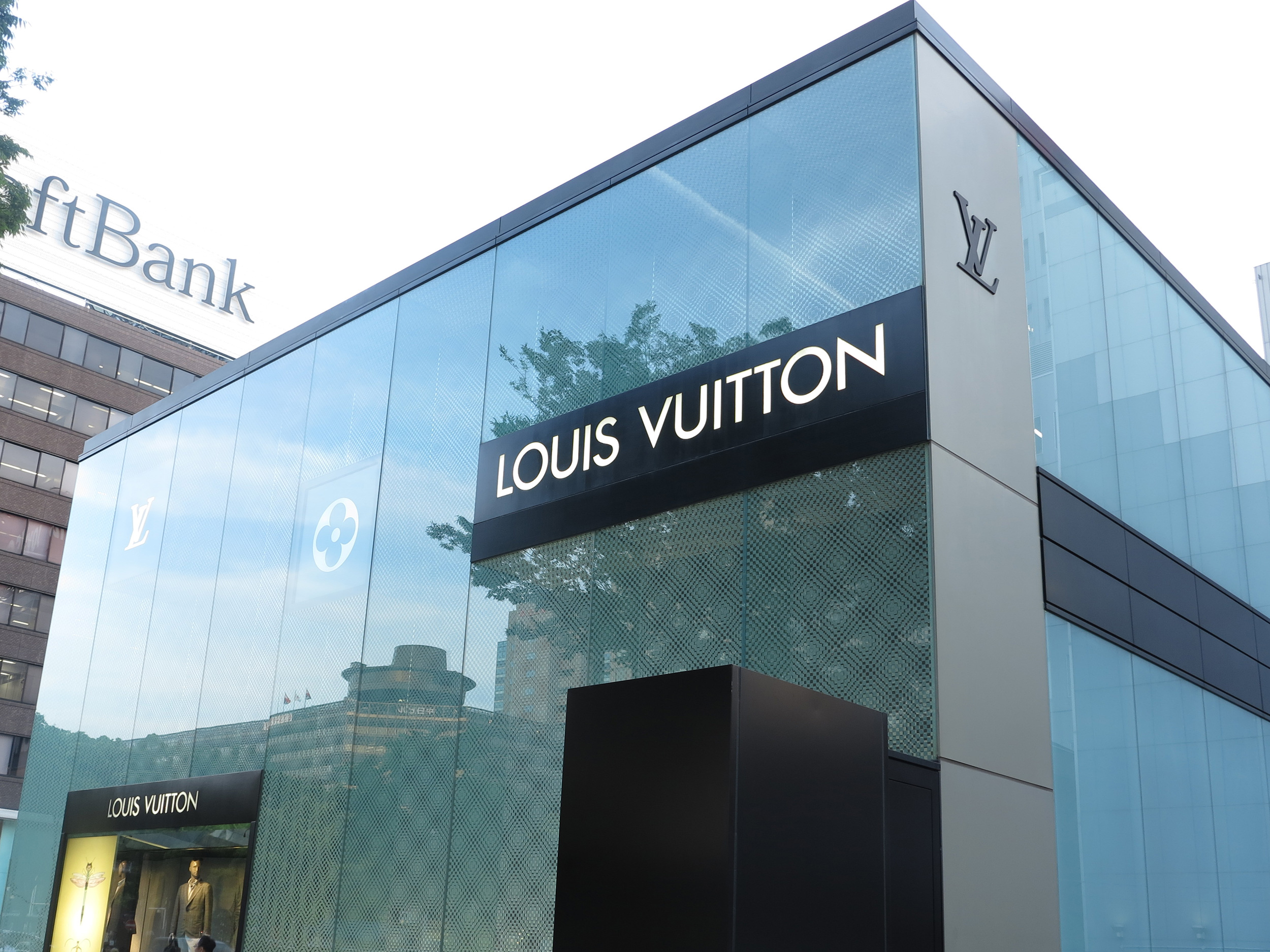 Louis Vuitton Nagoya Sakae  Louis vuitton, Louis, Vuitton