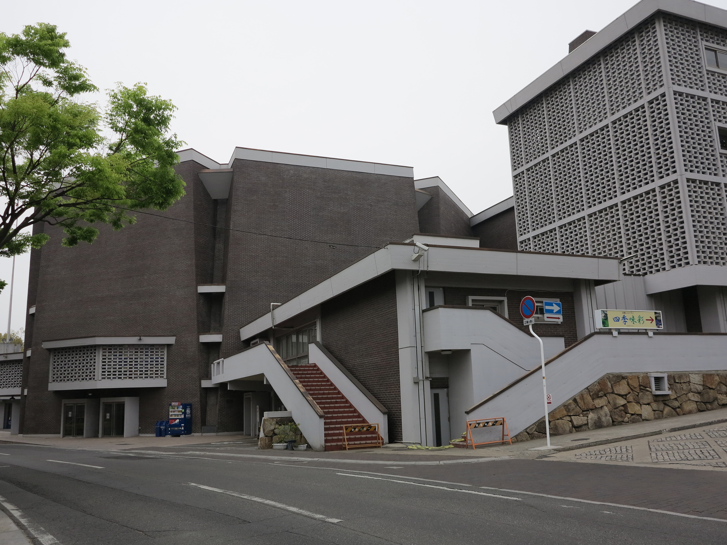 岡山市民会館 日本建築めぐり